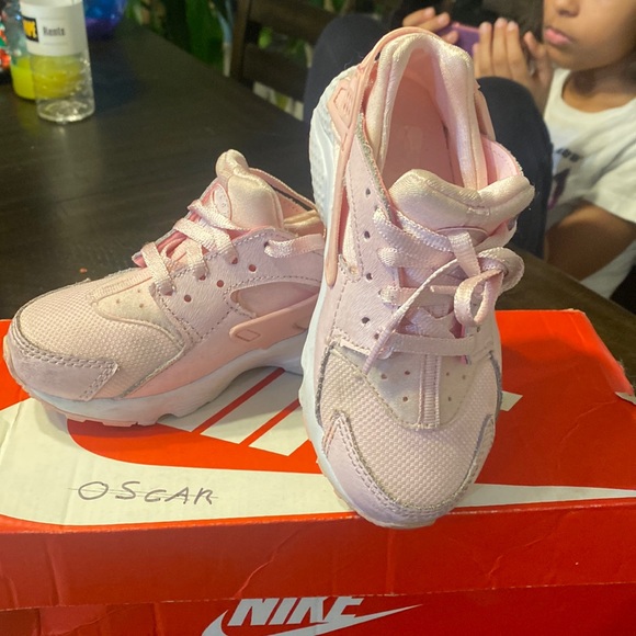 Nike Other - Girls pink Nike huarache run